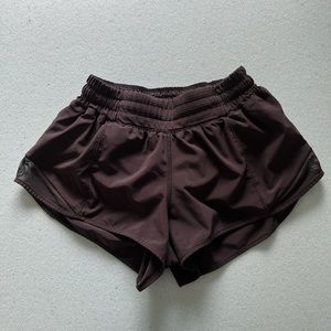 Lululemon Hotty hot mid\low rise 2.5 inseam shorts